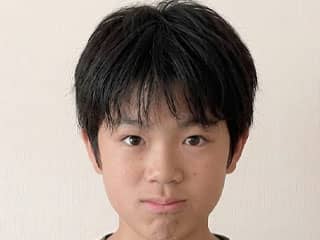 U君